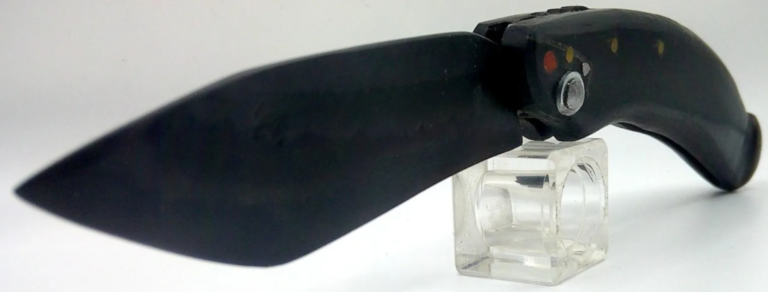 Curnichjolu piémontais lame acier épaisseur 3.0 mm 14c28 manche corne de bouc et corail rouge de D Vellutini